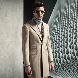 米白色單排兩粒扣經典羊毛大衣