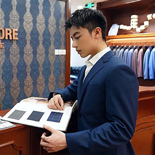 藍(lán)色經(jīng)典西服定制